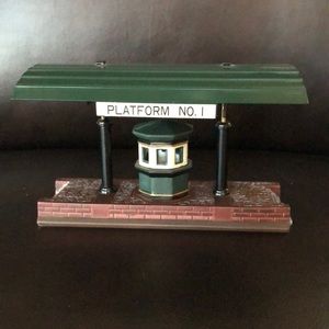 NIB “Victoria Station Train Platform”.